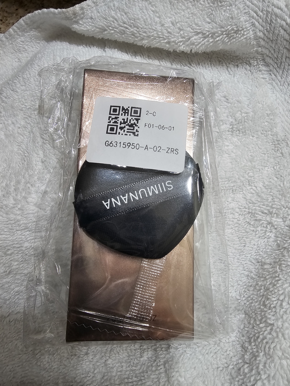 Light & Beautiful Foundation Stick - Picture 3 of 3